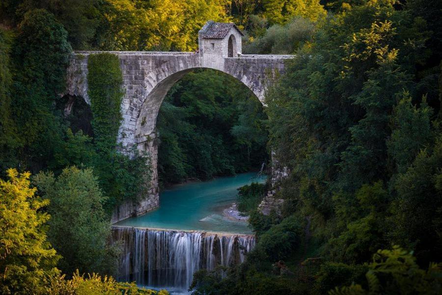 Ponte Di Cecco Appartamenti Асколи-Пичено Экстерьер фото